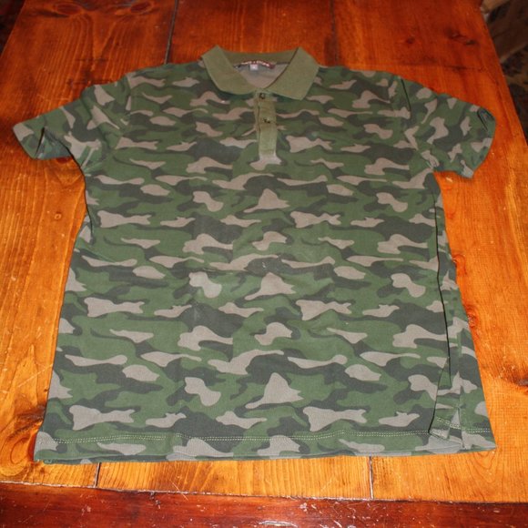 Slate & Stone Men's Short Sleeve Camo Polo. Size Medium. Two Buttons. - Picture 2 of 6